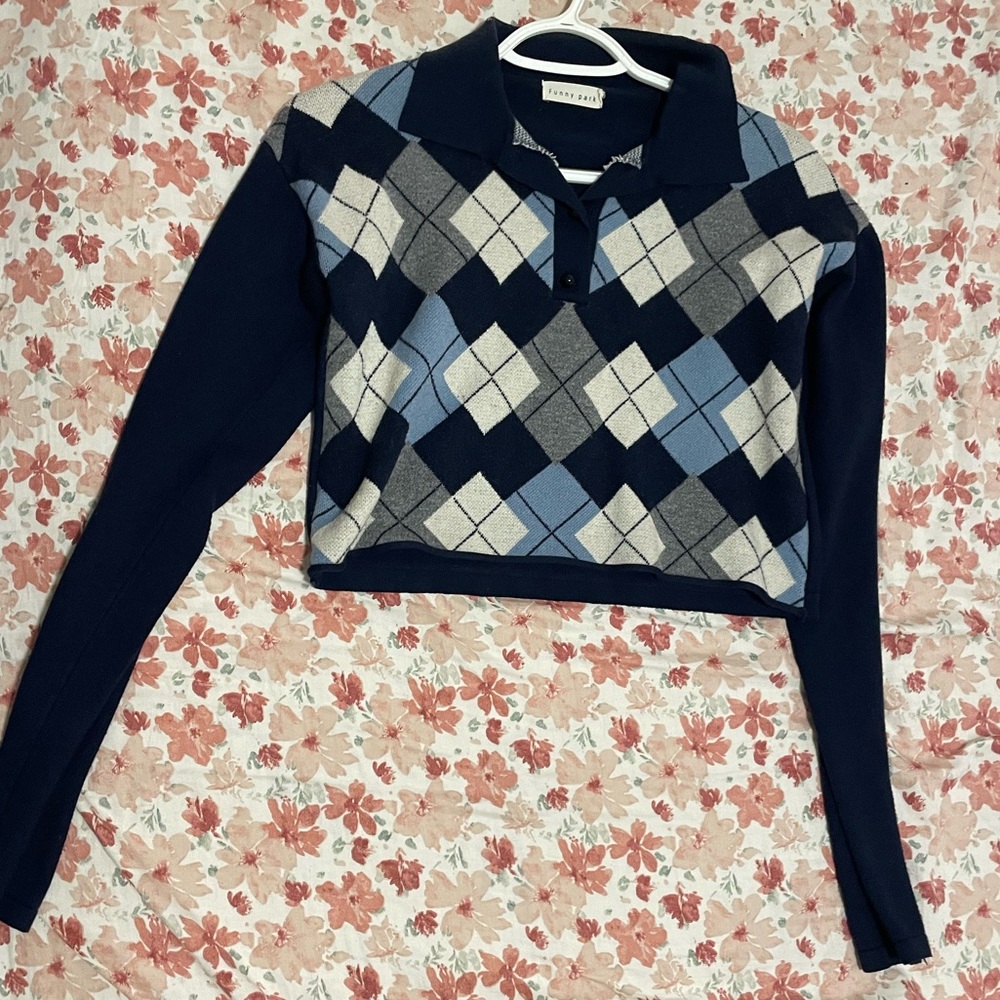 Preppy patterned cropped long sleeved collared sweater